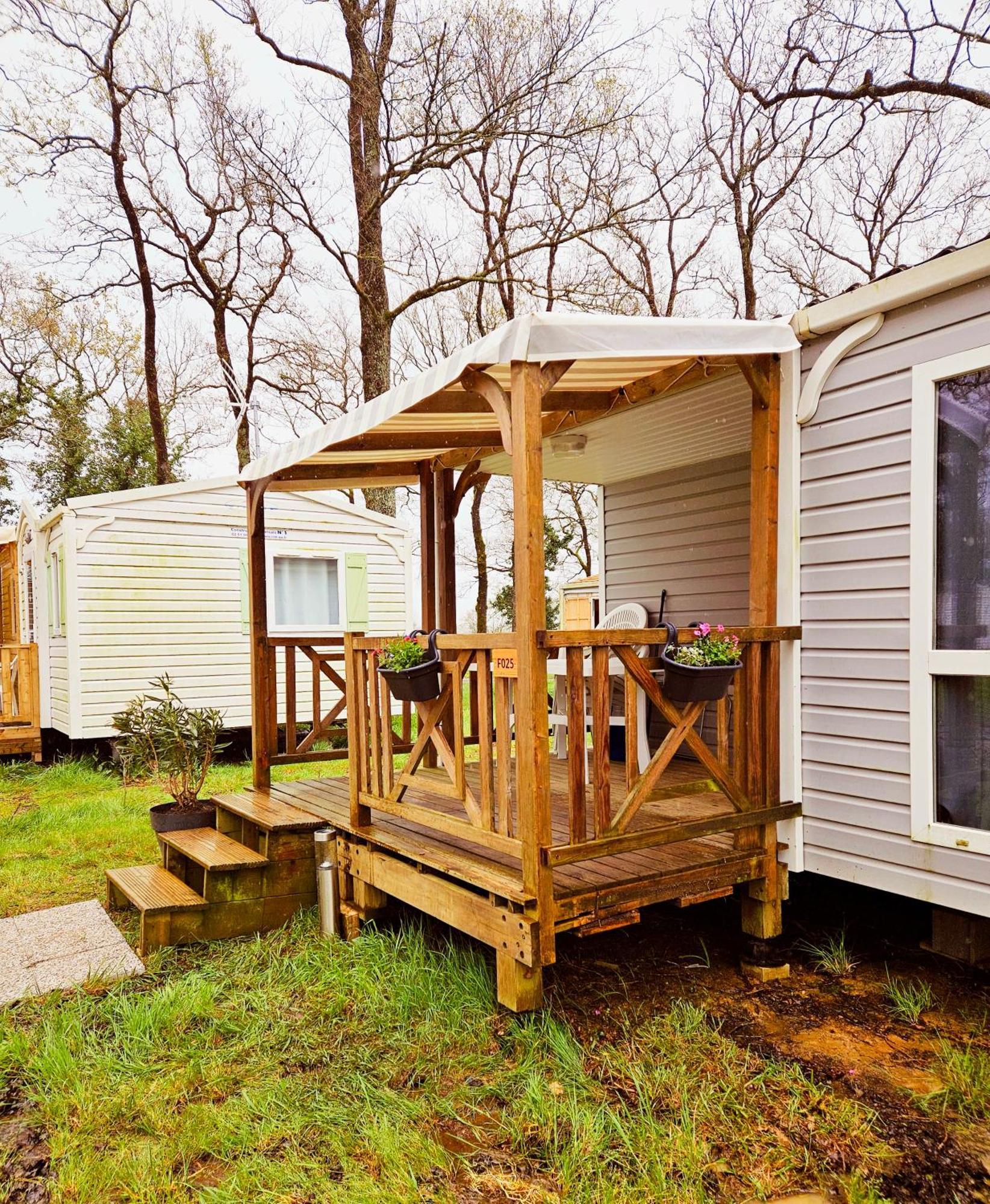 Bungalow Cosy Equipe La Boissiere-de-Montaigu Exteriör bild